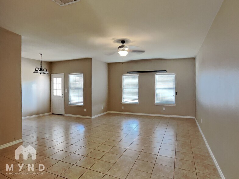 Building Photo - 902 Parkplace Rdg