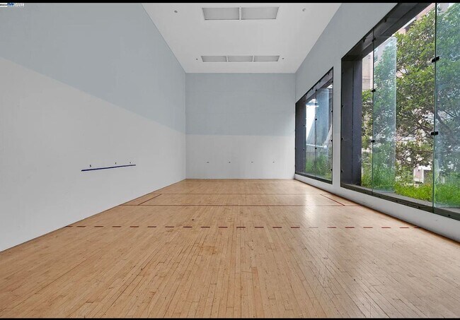 Building Photo - The BAYCREST: Updated 1BR/1BA + Parking!  *AMSI*