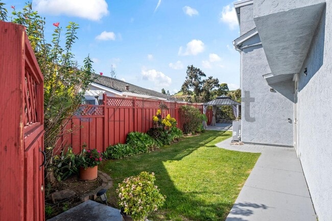 Building Photo - 37789 Essanay Pl