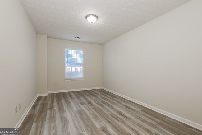 Building Photo - 617 Armitage Way
