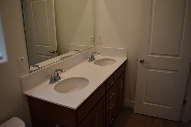 Building Photo - 8168 Oxbow Landing Loop