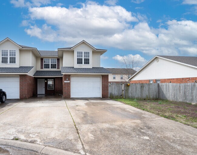 Building Photo - 2910 Dawn Ct