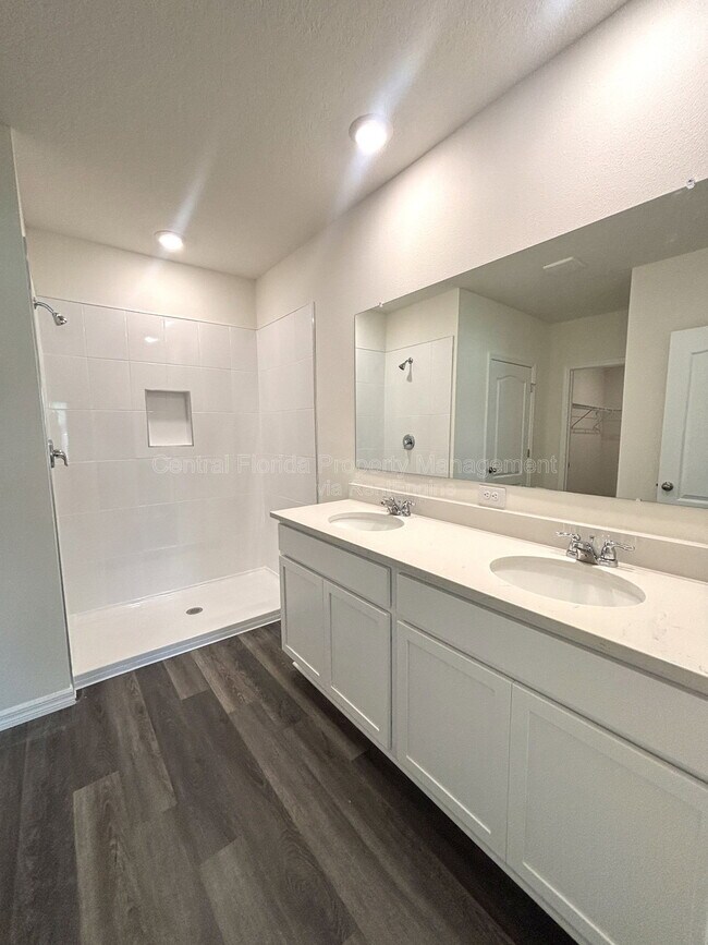 Building Photo - 5513 Hayloft Dr