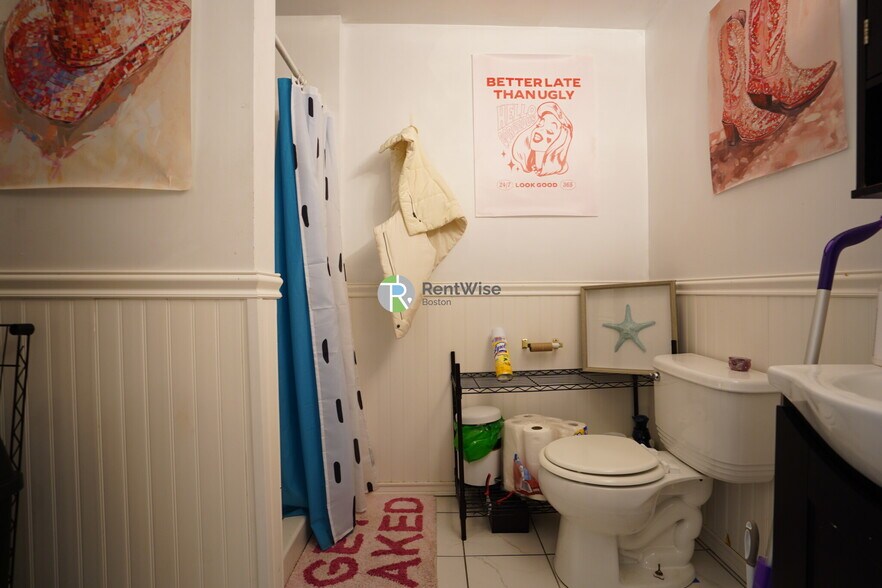 Building Photo - 62 Egmont St