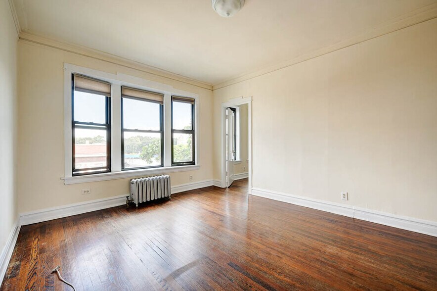 Building Photo - 2638 N Milwaukee Ave