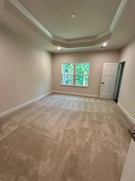 Building Photo - 418 bigwood Dr