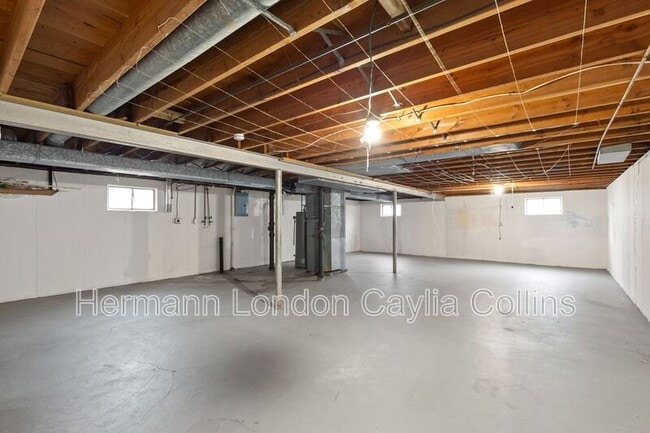 Building Photo - 834 Font Ln