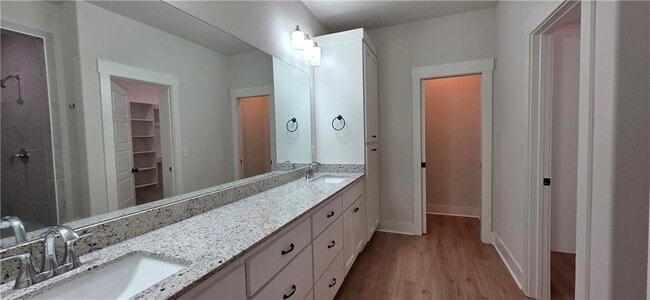 Building Photo - 921 Round Top St