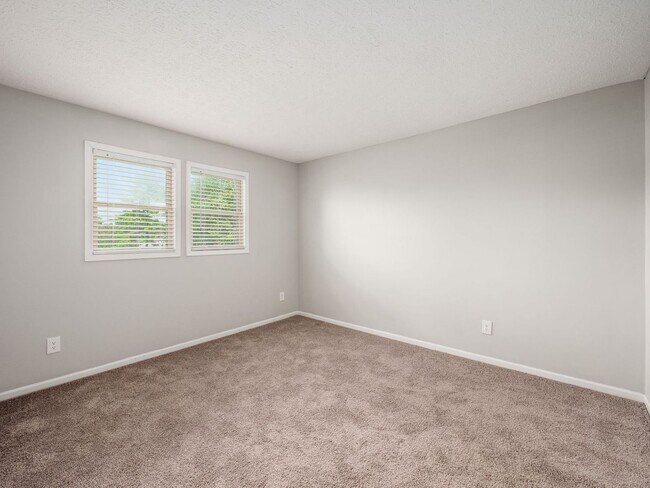 Building Photo - 2017 Queensgate Ln