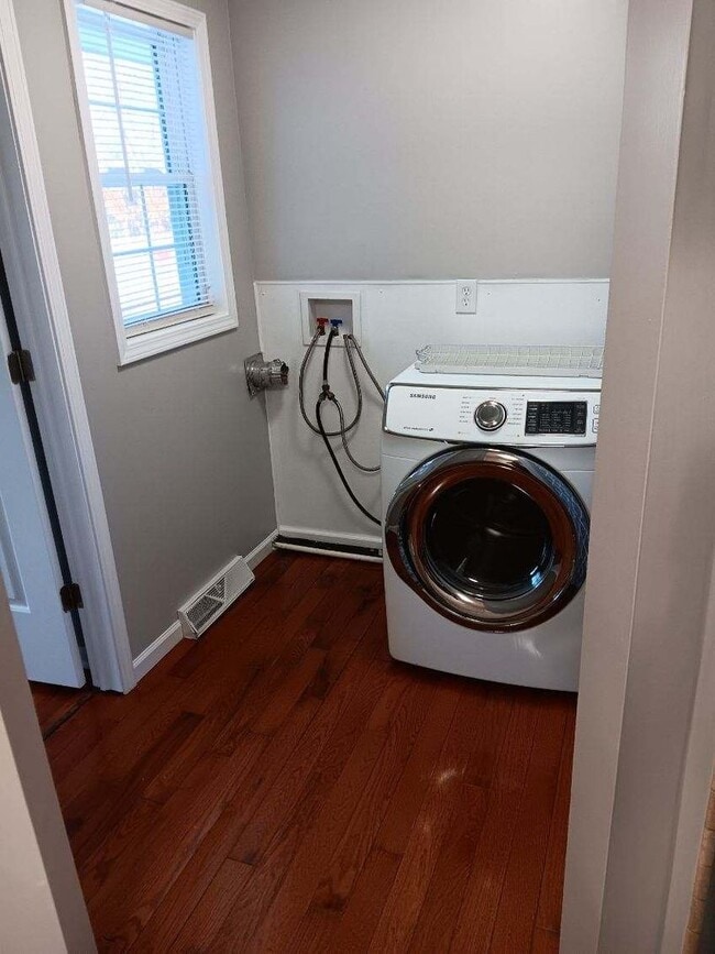 Building Photo - Charming 3 bedroom near Washburn University.