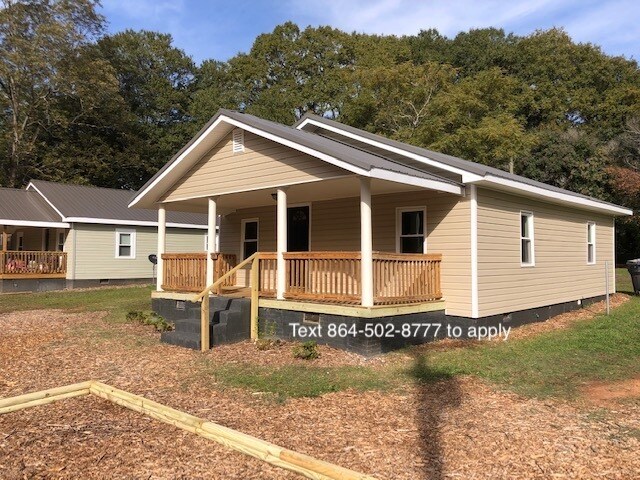New metal roof & vinyl siding - 1910 Martin Ave