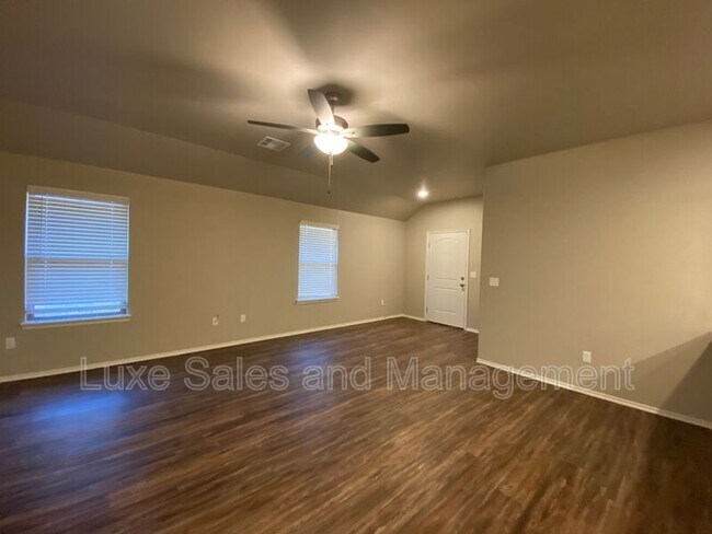 Building Photo - 10910 NW 119th St