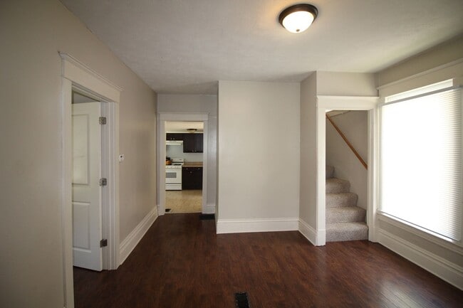 Building Photo - 3 bed -1.5 bath house near GVSU Pew Campus.