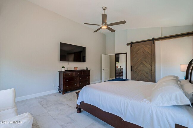 Building Photo - 2401 E Sequoia Dr