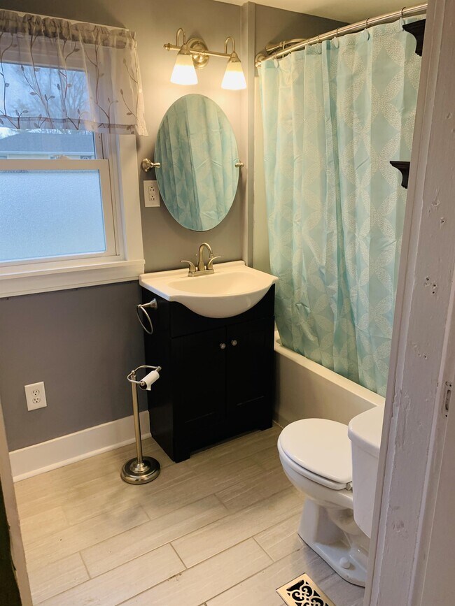 Building Photo - 217 N 3rd St