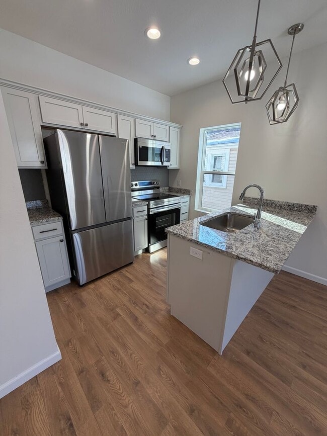 Building Photo - 3 Bedroom | 2 Bathroom | 1 Car Garage | Springfield MO!