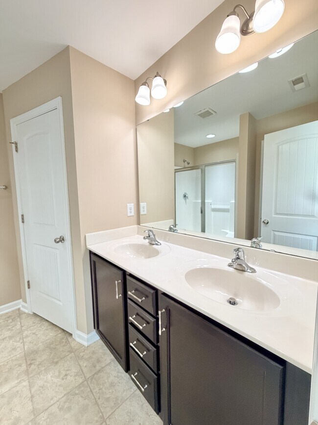 Building Photo - 3719 Landshire View Lane