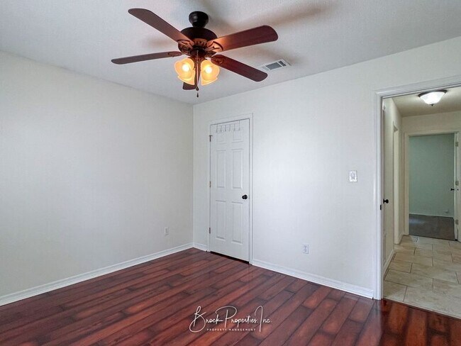 Building Photo - 2511 Southern Oaks Dr