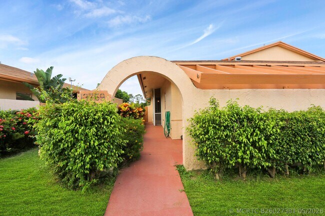 Building Photo - 13759 Date Palm Ct