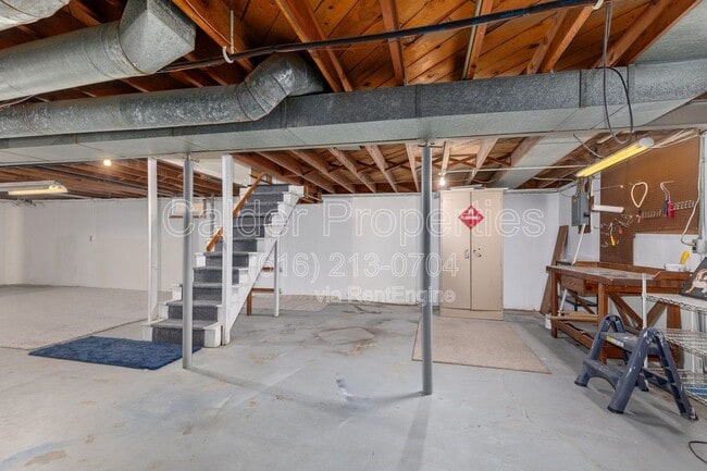 Building Photo - 1115 Lake Michigan Dr NW