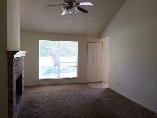 Building Photo - 624 Barbara Jean Dr