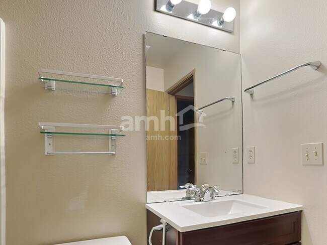 Building Photo - 2078 SE 8th Dr