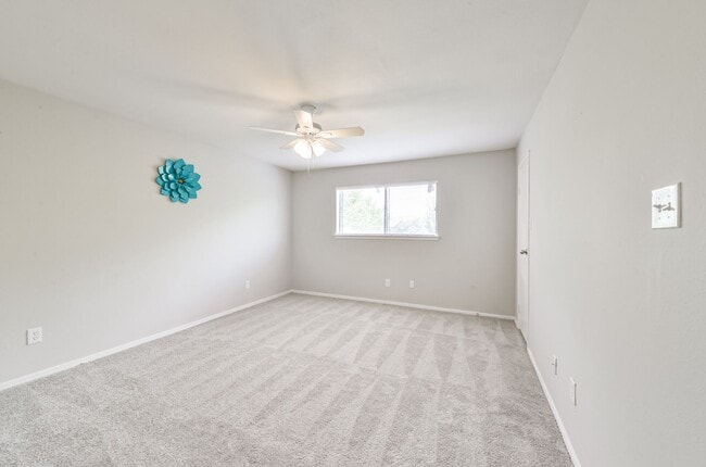 Building Photo - 2 Story 2 BR condo in Westchase Gated Community