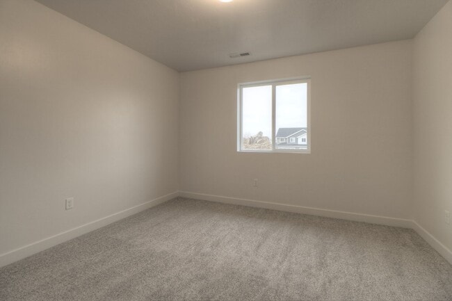 Building Photo - 3 Bedroom 2.5 Bathroom Payson Utah