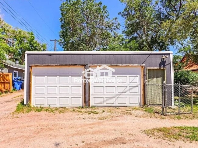 Building Photo - 824 E Kiowa St