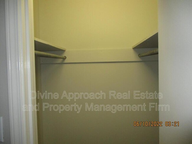 Building Photo - 830 Jamestown Manor Park
