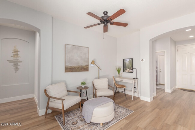 Building Photo - 3725 E Meadowview Dr