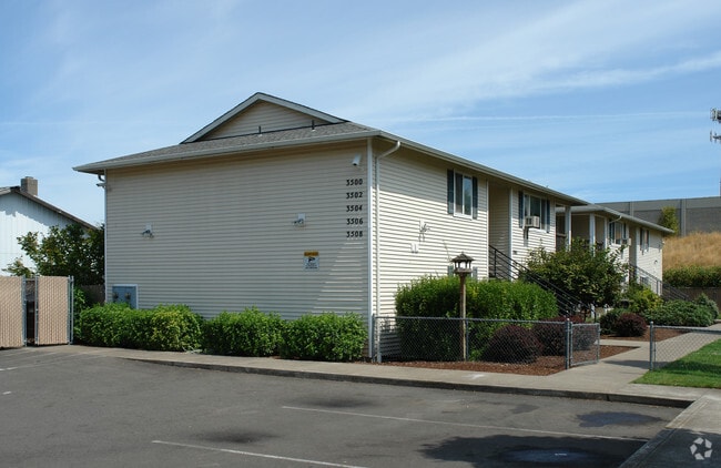 Building Photo - 3500-3508 Hawthorne Ave NE