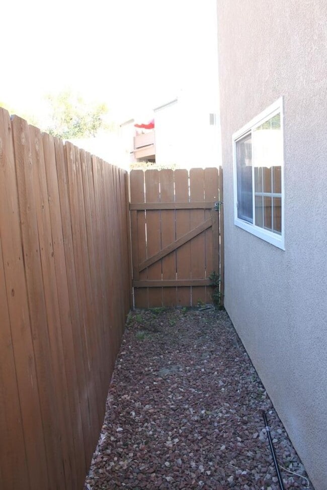 Building Photo - 2Bed/1Bath Condo Near Mesa College in San ...