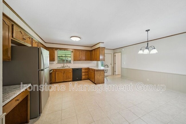 Building Photo - 8405 S Kalanchoe Ave