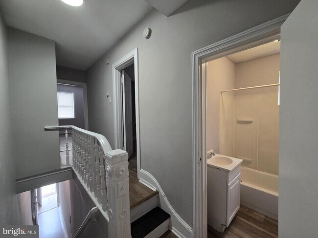 Building Photo - 3047 Frankford Ave