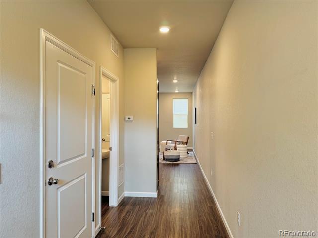 Building Photo - 1070 Oak Cir