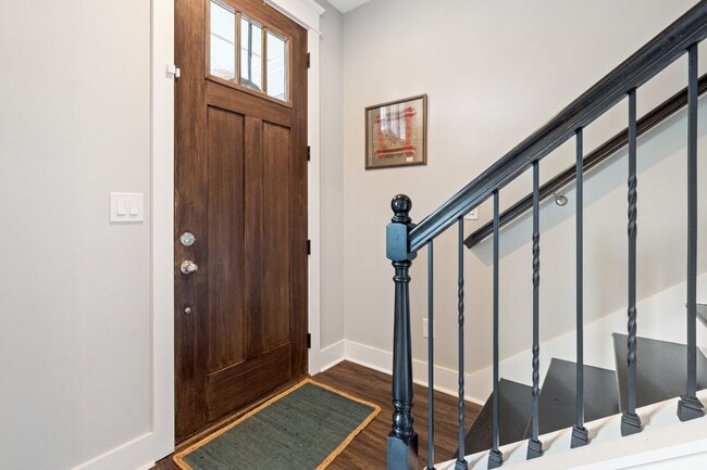 Building Photo - Gorgeous, luxury townhome in convenient West Nashville