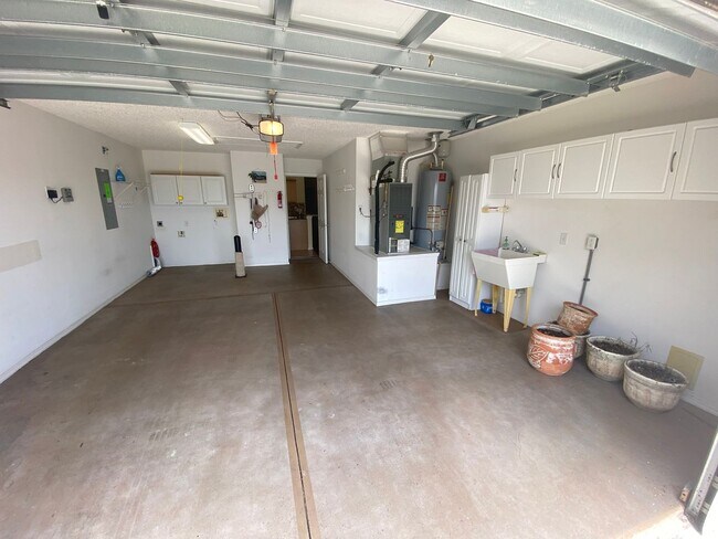 Building Photo - Lovely and Spacious Unfurnished, 2 + 2 Pat...