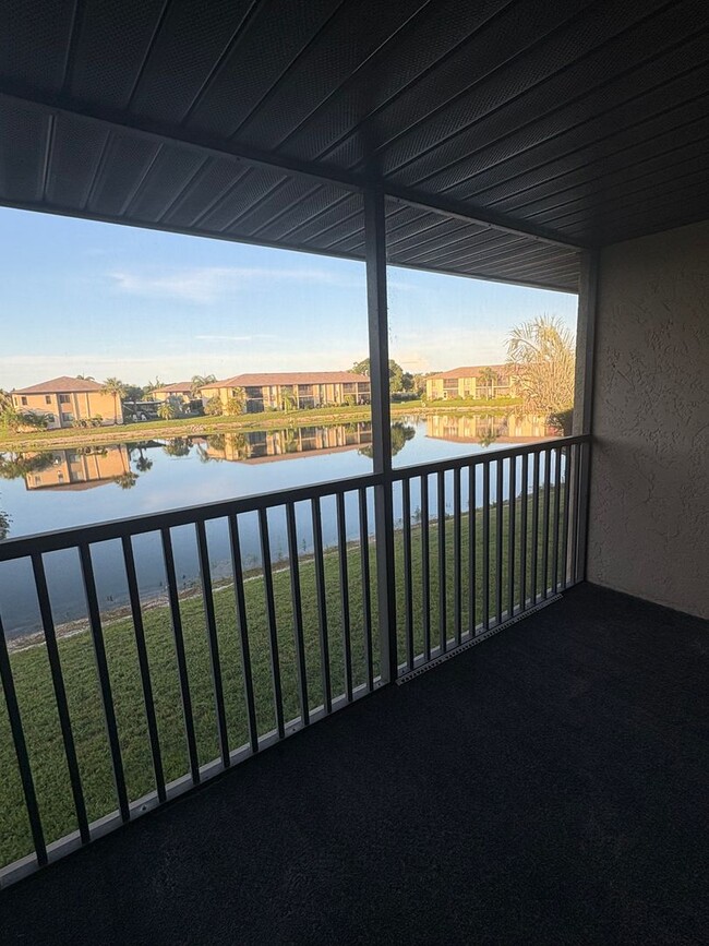 Building Photo - 4008 Oakview Dr