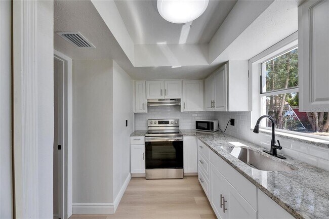 Building Photo - 564 Florida Cir S