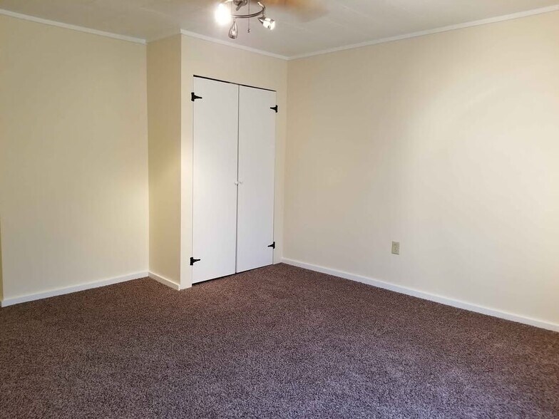 Building Photo - 2 Broadway