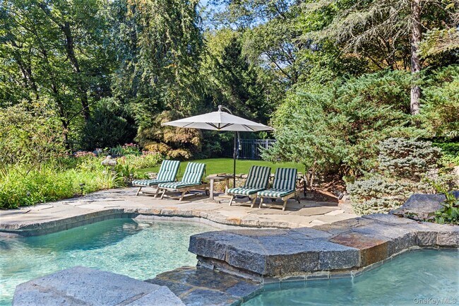 Building Photo - 12 Bishop Park Rd