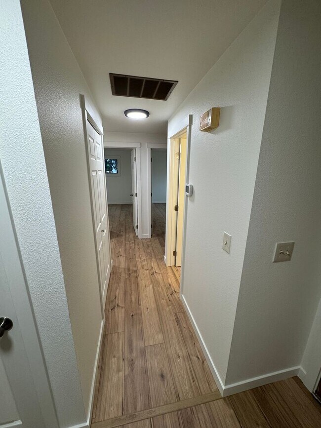 Building Photo - Beautifully Renovated 4-Bedroom Home in NW...