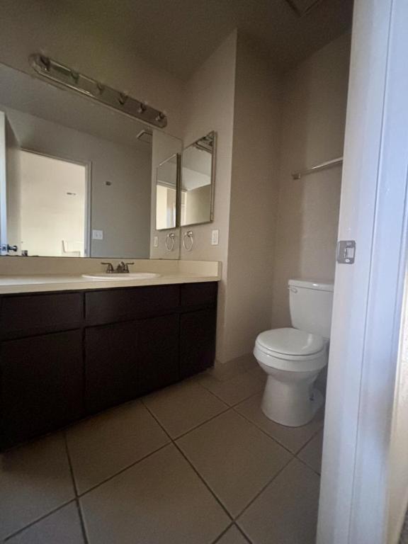 Building Photo - 3556 W Avenida Del Mar
