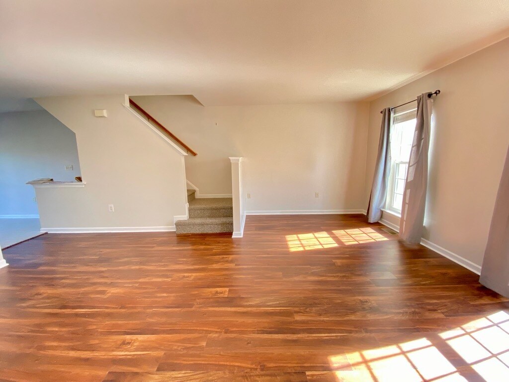 Building Photo - 2703 Equestrian Dr