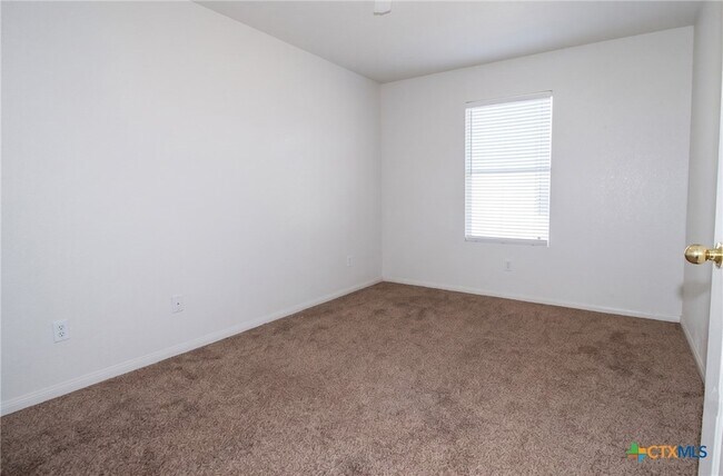 Building Photo - 5611 Bertha Dr