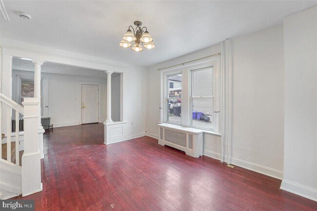 Building Photo - 528 E Elm St