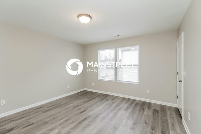Building Photo - 3 Bedroom Pet-Friendly Home in Charlotte, NC with Main Street Renewal