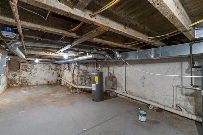 Building Photo - Newly Rehabbed 4 bedroom 2 full bathrooms ...
