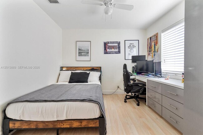 Building Photo - 1516 Zenith Way